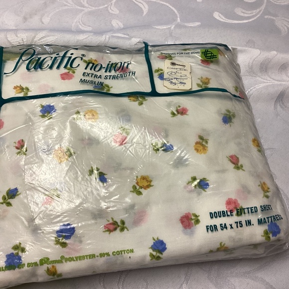 Vintage  TEA ROSE. DOUBLE SHEET. MUSLIN. - Picture 1 of 7